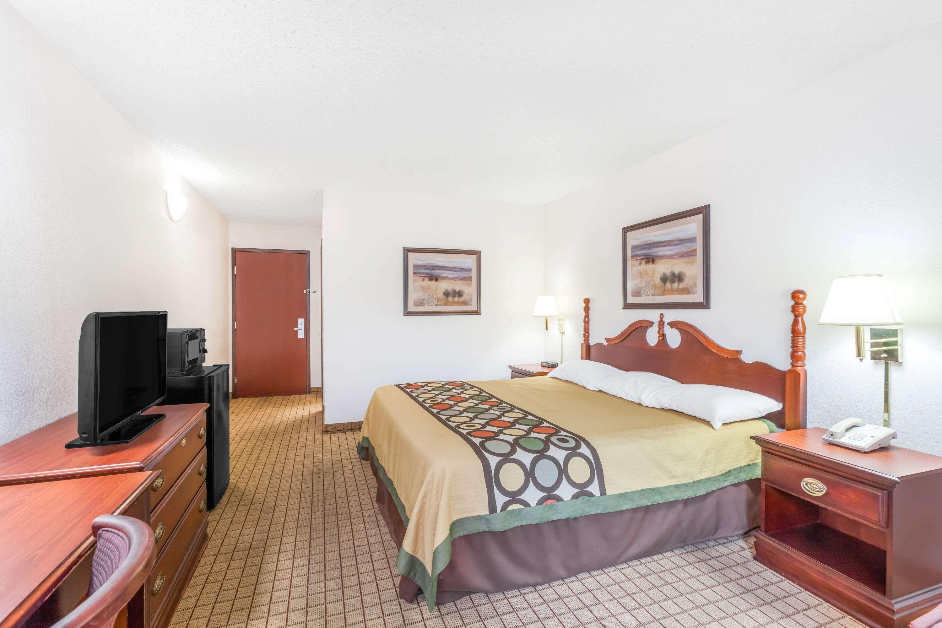 Super 8 By Wyndham Conway Hotel Екстериор снимка